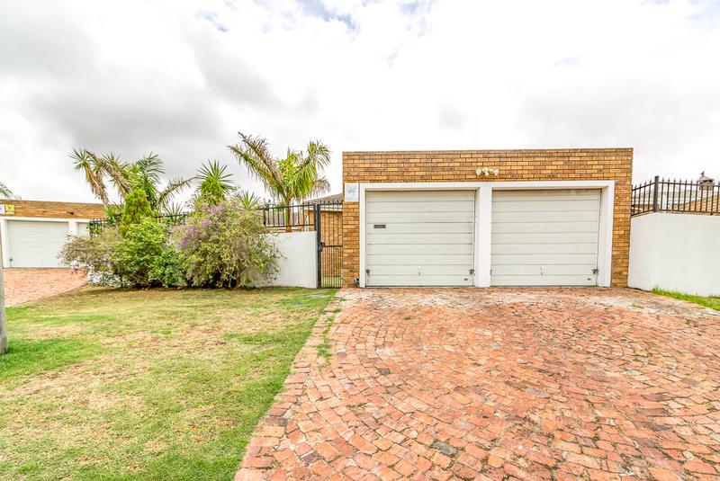 3 Bedroom Property for Sale in Vredekloof Western Cape